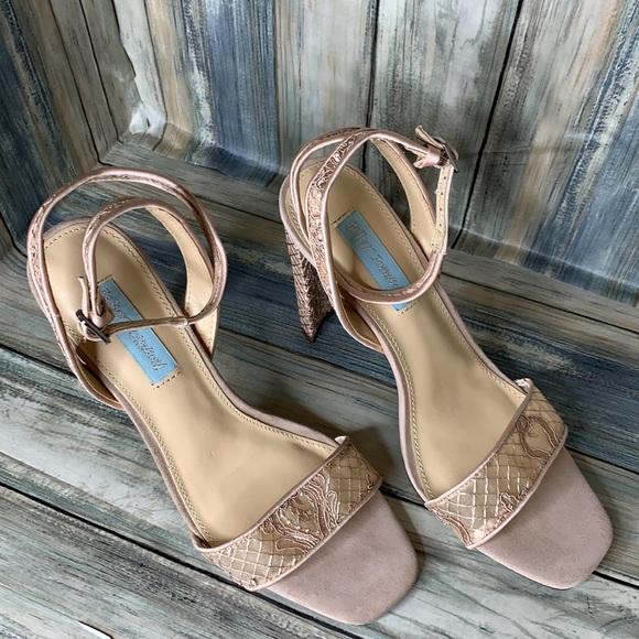 Betsey Johnson Women's Sb-kani Heeled Sandal - Picture 3 of 13